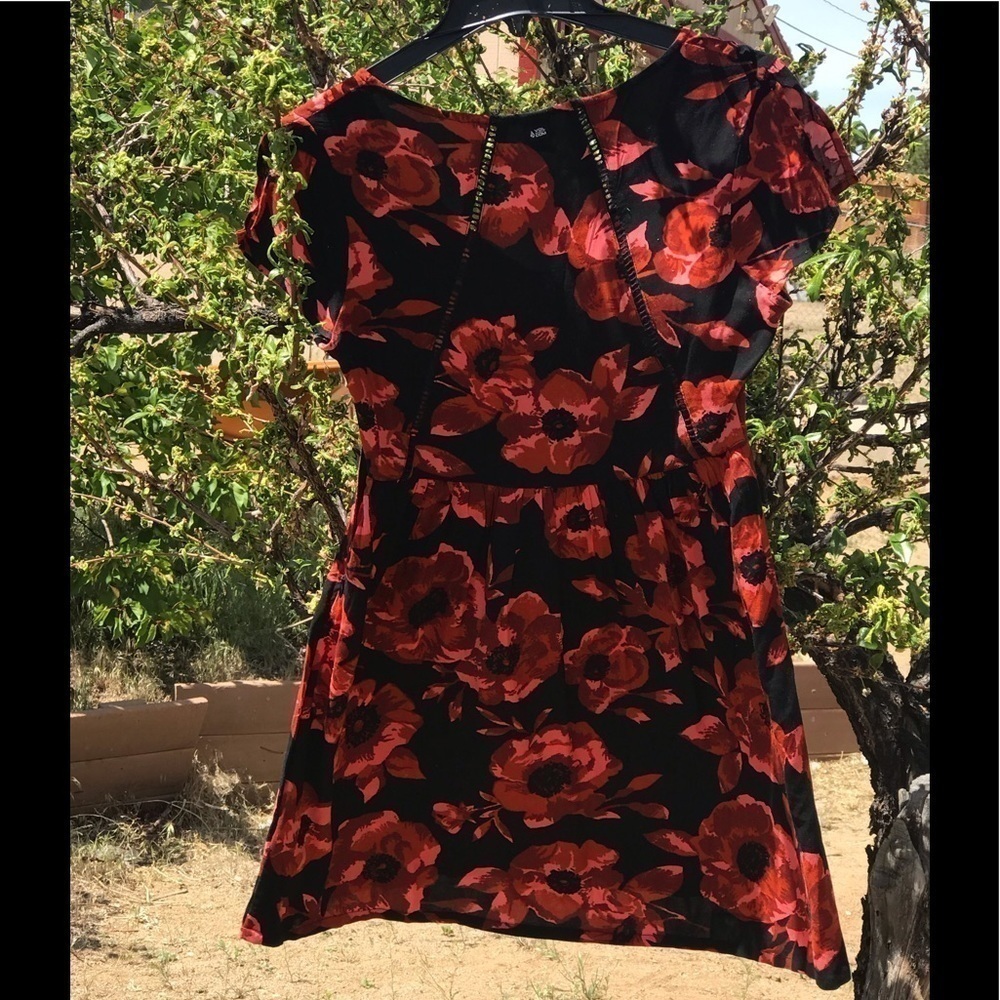 🌻 Volcom Babydoll Style summer dress size 10p GUC - Picture 2 of 4